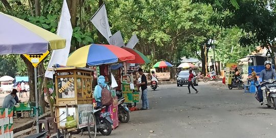 Tolak Perpanjangan PPKM, Pedagang di Kota Serang Kibarkan Bendera Putih