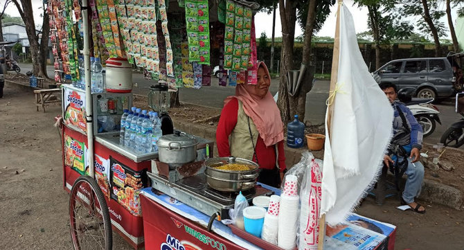 pedagang di kota serang kibarkan bendera putih