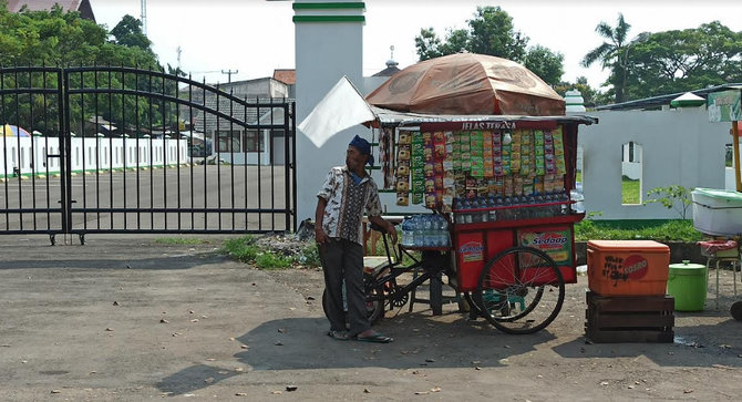 pedagang di kota serang kibarkan bendera putih