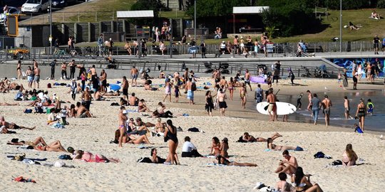 Warga Sydney Padati Pantai di Tengah Lonjakan Kasus Covid-19