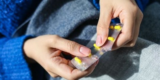 Tak Perlu Panik, Kimia Farma Pastikan Stok Obat-obatan dan Vitamin Covid-19 Aman