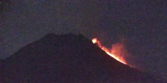 Gunung Merapi Luncurkan Awan Panas Guguran Sejauh 2,5 Km