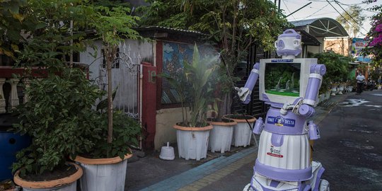 Uniknya Robot Penyemprot Disinfektan Karya Warga Surabaya