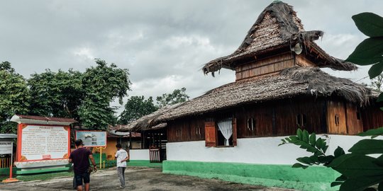 Masjid Tertua Wapauwe Bukti Sejarah Peradaban Islam Di Maluku Merdeka Com