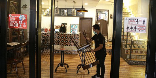 Pengunjung Salon dan Restoran Diwajibkan Sudah Divaksin