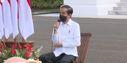 Jokowi Bagikan Banpers Produktif UMKM Sebesar Rp15,3 Triliun