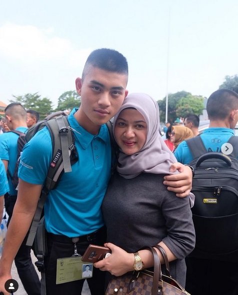 potret taruna akmil ganteng dan ibunda