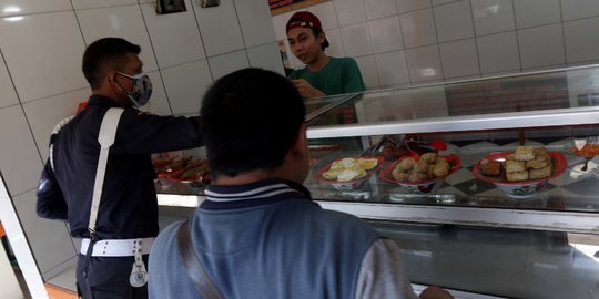 Wagub DKI: Sekalipun Boleh Makan di Warung, Sebaiknya Makan di Rumah Masing-Masing