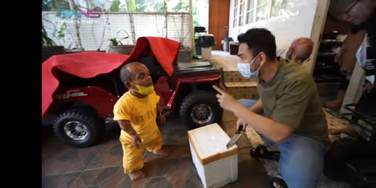 Gara-gara Durian, Raffi Ahmad Akan Belikan Mobil Mewah untuk Ucok Baba