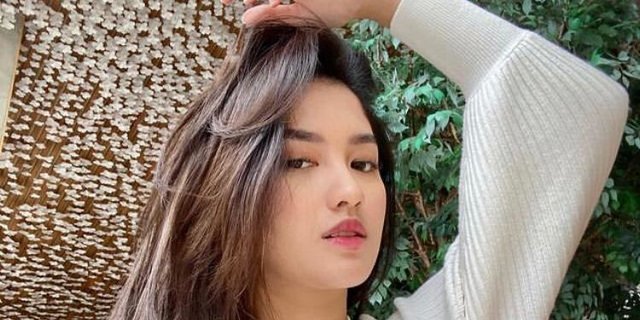 Gabung di Buku Harian Seorang Istri, Ini 4 Potret Cantik Ochi Rosdiana