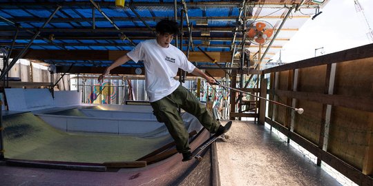 Aksi Skateboarder Tunanetra dari Jepang