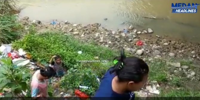 Sempat Viral, Keluarga Tinggal di Kolong Jembatan Ini Dapat Bansos dari Wagub Sumut