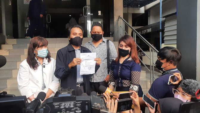 roy suryo laporkan artis lucky alamsyah ke polisi