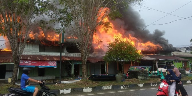 Diduga Korsleting Listrik, 10 Rumah Semi Permanen di Subulussalam Kebakaran