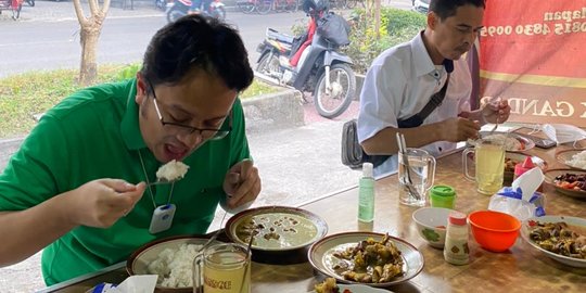 Pemerintah Harap Berbincang Usai Makan di Warung Ditiadakan Selama Pandemi
