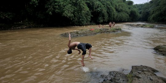 Kisah Pengabdian Sang Penjaga Sungai Ciliwung