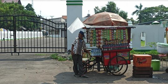 Bendera Putih: Sebuah Pesan dari Tepi Jalan