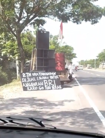 pengusaha sound system ini lelang peralatannya di pinggir jalan