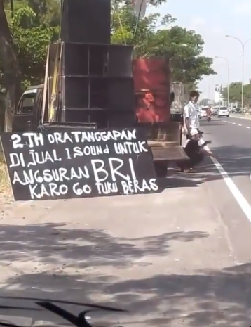 pengusaha sound system ini lelang peralatannya di pinggir jalan