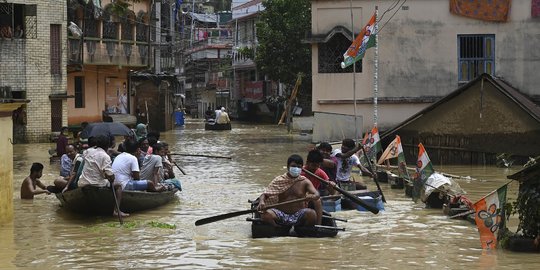 Penampakan Banjir di India Sulap Jalanan Jadi Sungai