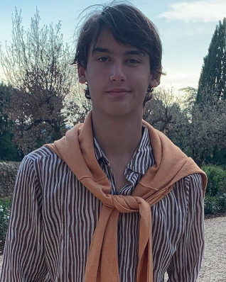 cucu bule presiden soekarno narik becak