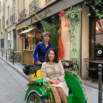 cucu bule presiden soekarno narik becak