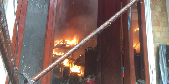 Tujuh Rumah Warga di Karet Tengsin Terbakar, Kerugian Ditaksir Rp2,8 Miliar - Vimarsana News