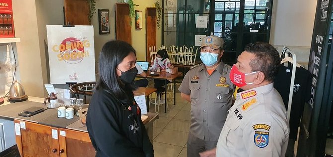 satpol pp depok pantau rumah makan