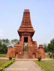 candi bajangratu mojokerto