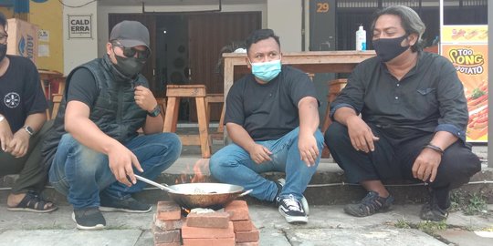 Protes PPKM dengan Masak Batu, Pemilik Kafe di Kota Cilegon Minta Ini ke Pemerintah