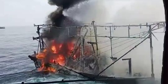 Kapal Motor Terbakar di Perairan Pulau Berhala Sumut, Begini Proses Evakuasinya