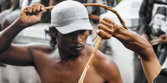 Budaya Tradisi Ojung Masyarakat Jawa Timur yang Kaya Nilai Luhur