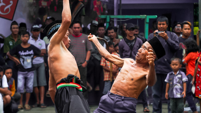 tradisi ojung bondowoso