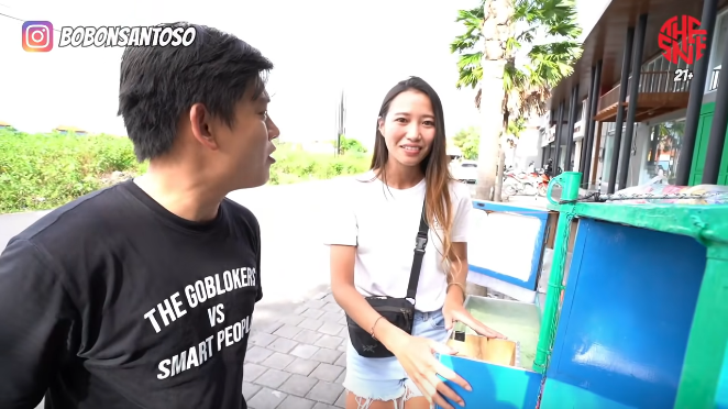 kisah cewek jepang jual kue putu di bali