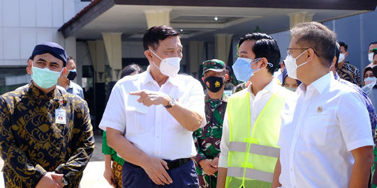 Luhut Puji Aksi Gibran di Solo, Kepala Daerah Lain Diminta Genjot Vaksinasi