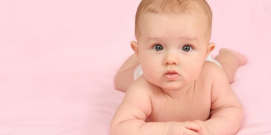Penyebab Bayi Batuk dan Muntah yang Patut Diwaspadai, Berikut Cara Mengatasinya
