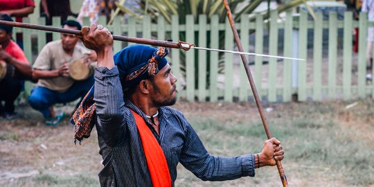 Tari Perang Cakalele Maluku, Wujud Penghormatan Nenek Moyang Pelaut