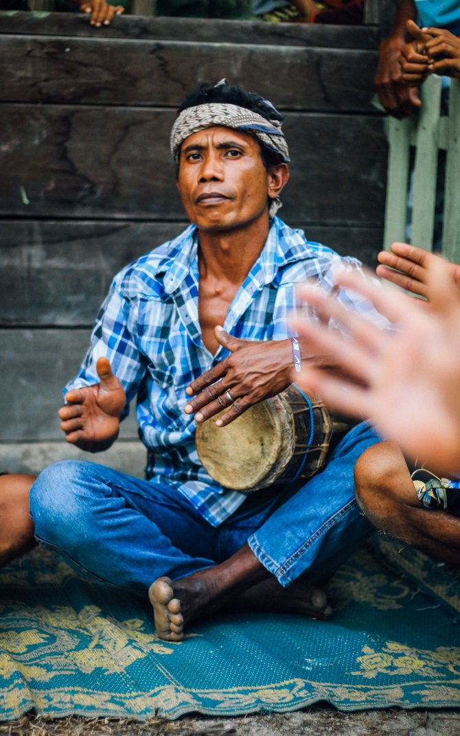 tari perang cakalele maluku