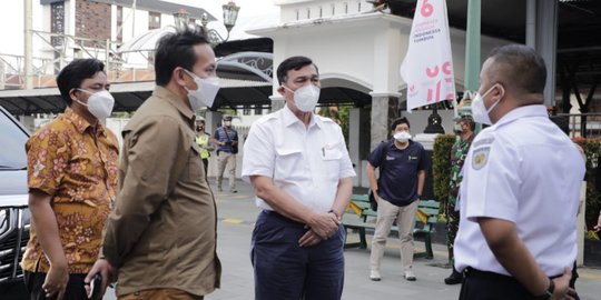 Tinjau Lokasi Isolasi Terpusat di Magelang, Luhut Minta Warga Isoman Bergabung