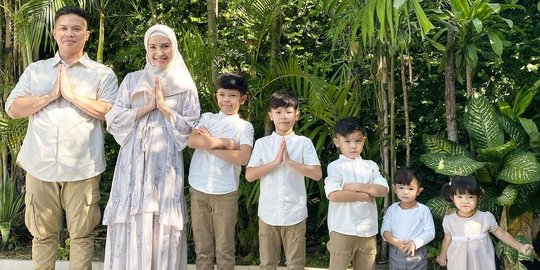 9 Pasangan Selebriti Indonesia yang Pilih Punya Banyak Anak