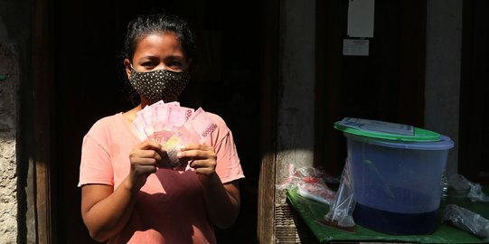 Bantuan Sosial Tunai Dipotong Rp300 Ribu, Warga Lapor ke Kejaksaan Karawang