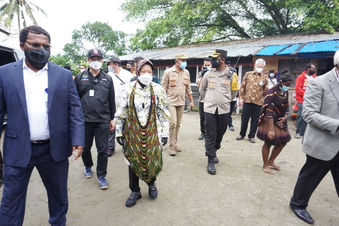 mensos sapa warga papua