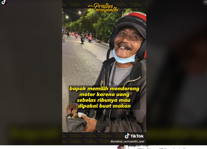 bapak ini pilih dorong motor habis bensin demi bisa makan