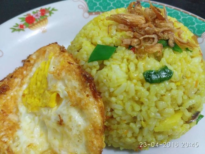 11 resep nasi goreng kunyit gurih dan lezat cocok untuk menu harian