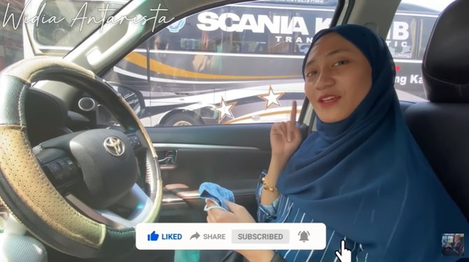 putri bos po bintang katulistiwa beli air mineral ke indomaret pakai bus