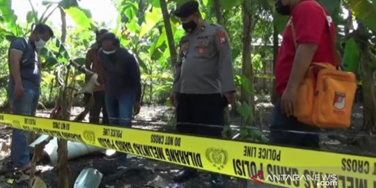 Warga Ngawi Temukan Benda Jatuh Mirip Serpihan Pesawat di Rumahnya