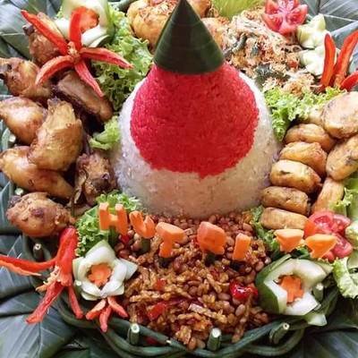 nasi tumpeng