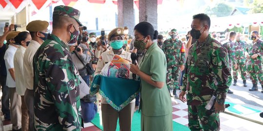 Kunjungi Balikpapan, Kasad Andika dan Istri Semangati Nakes Tangani Corona