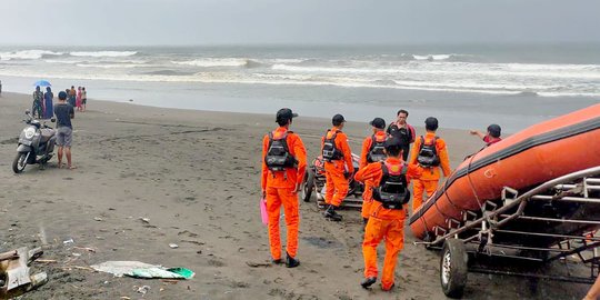 Perahu Terbalik Dihantam Ombak Besar di Jembrana, Seorang Nelayan Hilang