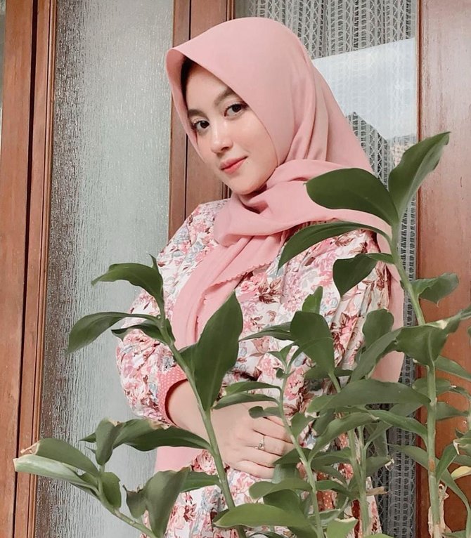 bikin pangling ini 5 potret terbaru nabilah ayu berhijab yang makin anggun